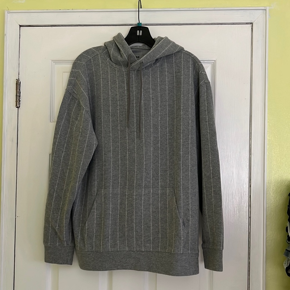 MEN’s EXPRESS Soft Fuzzy hoodie in size SMALL